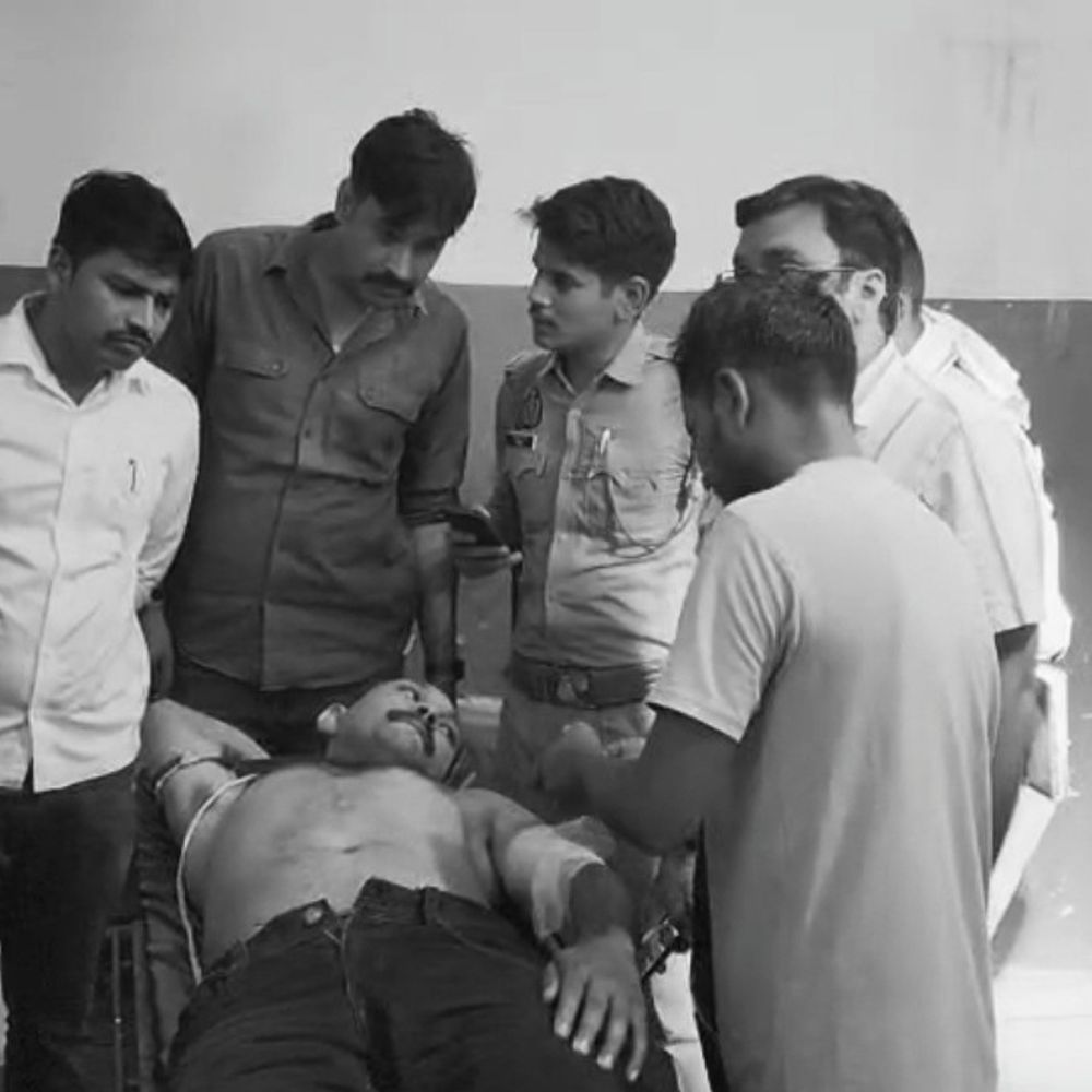 बांदा में मुनीम पर फायरिंग, गोली छूकर निकली:पुलिस ने 3 नामजद समेत अज्ञात लोगों पर दर्ज किया मुकदमा