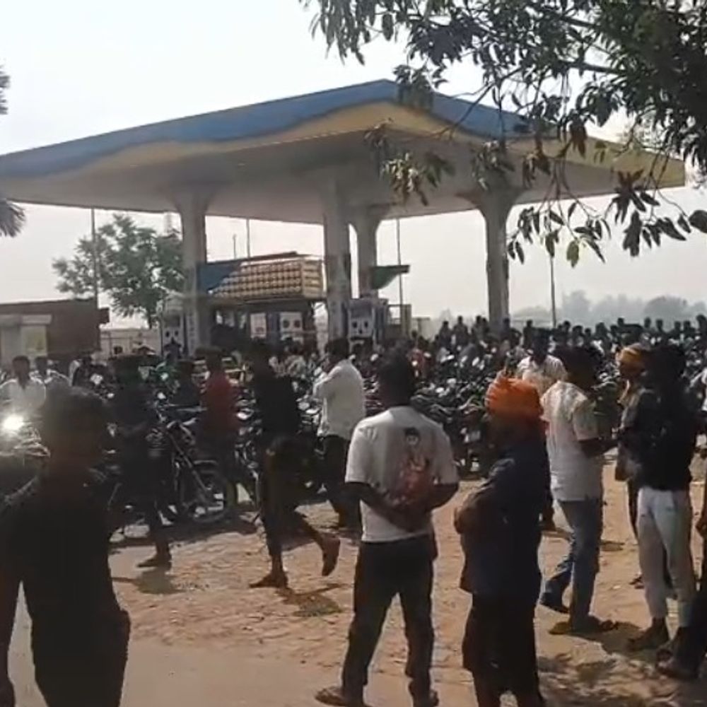 डीजल-पेट्रोल को लेकर हाईवे जाम करने वालों पर FIR:मोहनीपुर पेट्रोल पंप पर हंगामे के बाद पुलिस ने खुलवाया था रास्ता