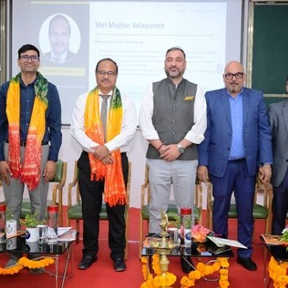 IIM लखनऊ में MSME शिखर सम्मेलन:लोकल प्रोडक्ट्स को ग्लोबल मार्केट से जोड़ने पर जोर, 150 एक्सपर्ट्स हुए शामिल