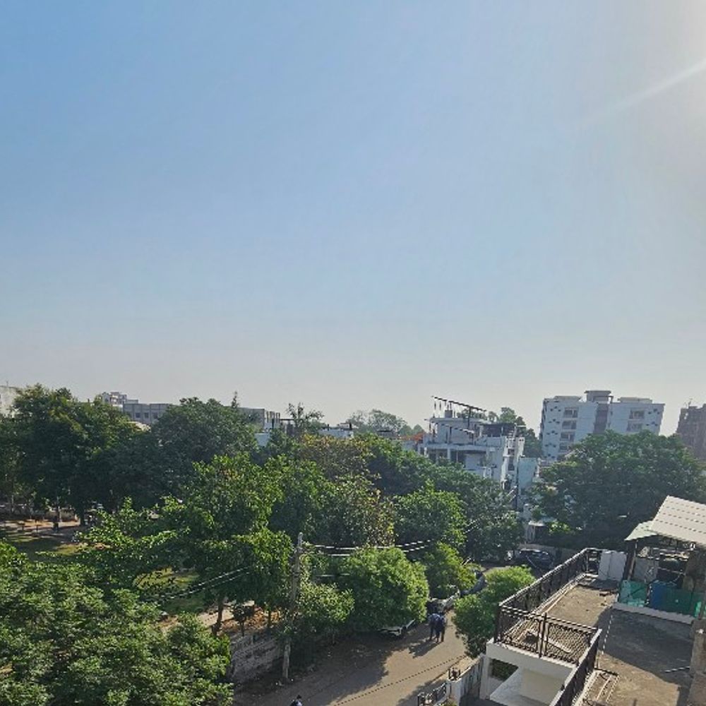 लखनऊ में भीषण गर्मी:शहर में तपिश ने बढ़ाई परेशानी, पारा 42 डिग्री तक रहेगा; लू से बचने का अलर्ट