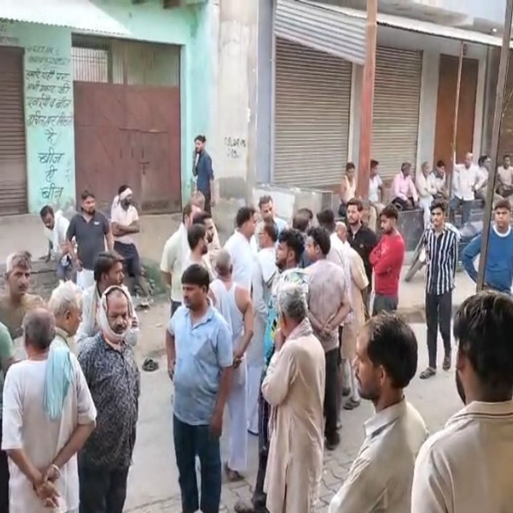 व्यापारी को बंधक बनाकर लूटा:5 से ज्यादा हथियार बंद बदमाशों ने दिया वारदात को अंजाम, मथुरा में वारदात से दहशत में आया पीड़ित व्यापारी