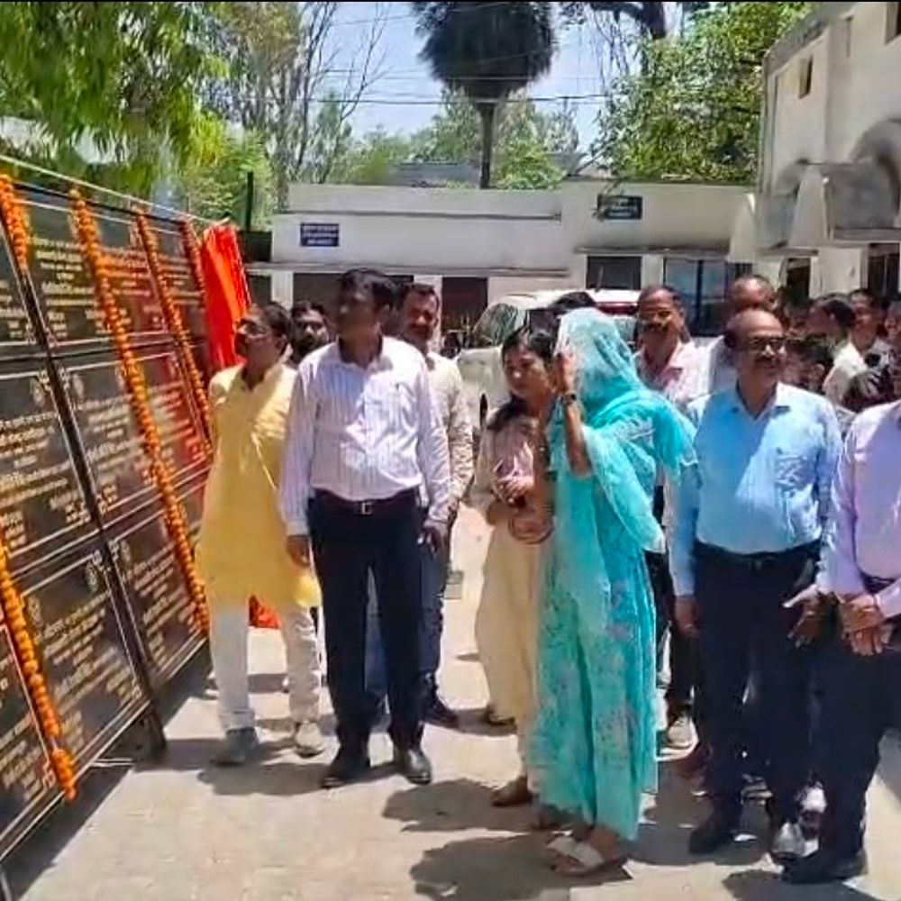 रायबरेली में 50 आंगनबाड़ी केंद्र लोकार्पित:सदर विधायक अदिति सिंह ने स्मार्टफोन भी वितरित किए