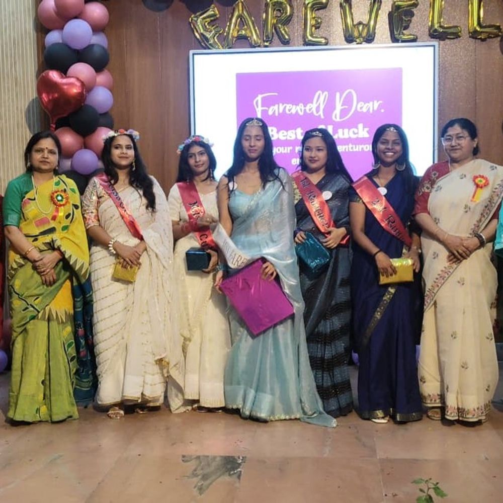नवयुग कन्या महाविद्यालय में फेयरवेल 2026 का आयोजन:बी.कॉम अंतिम वर्ष की छात्राओं को दी गई विदाई