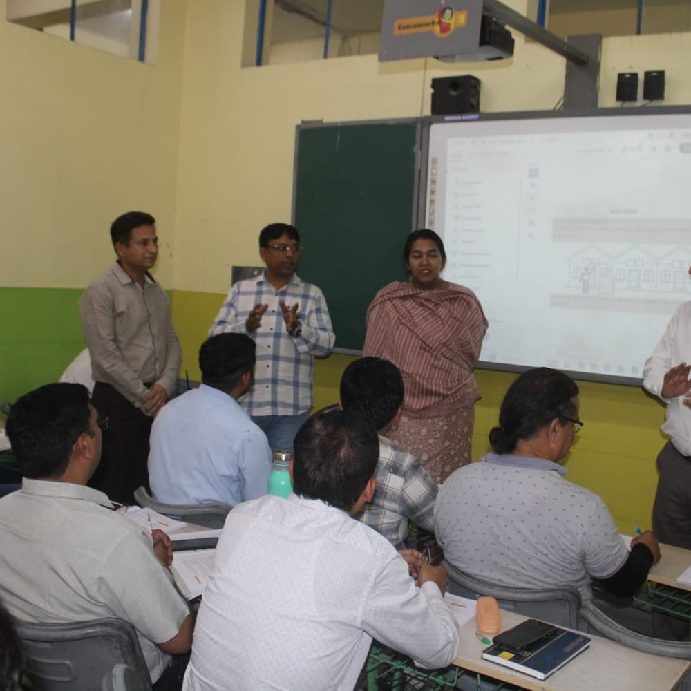 मेरठ कैंट में जनगणना प्रशिक्षण का दूसरा दिन:डीएम-सीडीओ ने किया निरीक्षण, दिए महत्वपूर्ण निर्देश