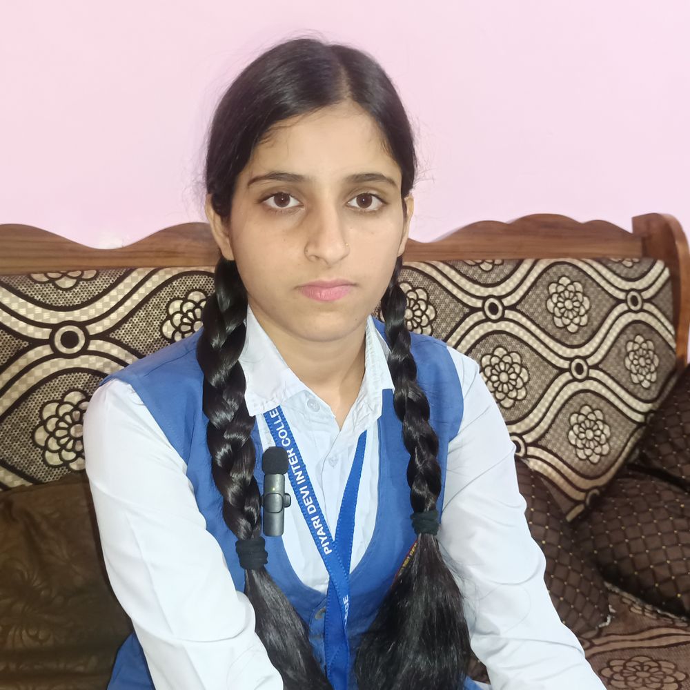 'केमिस्ट्री में था डर और उसी में टॉप स्कोर':वाराणसी की जिला टॉपर साक्षी पांडेय बोलीं- सोशल मीडिया से दूर रही, रोज 2-3 घंटे पढ़ाई की