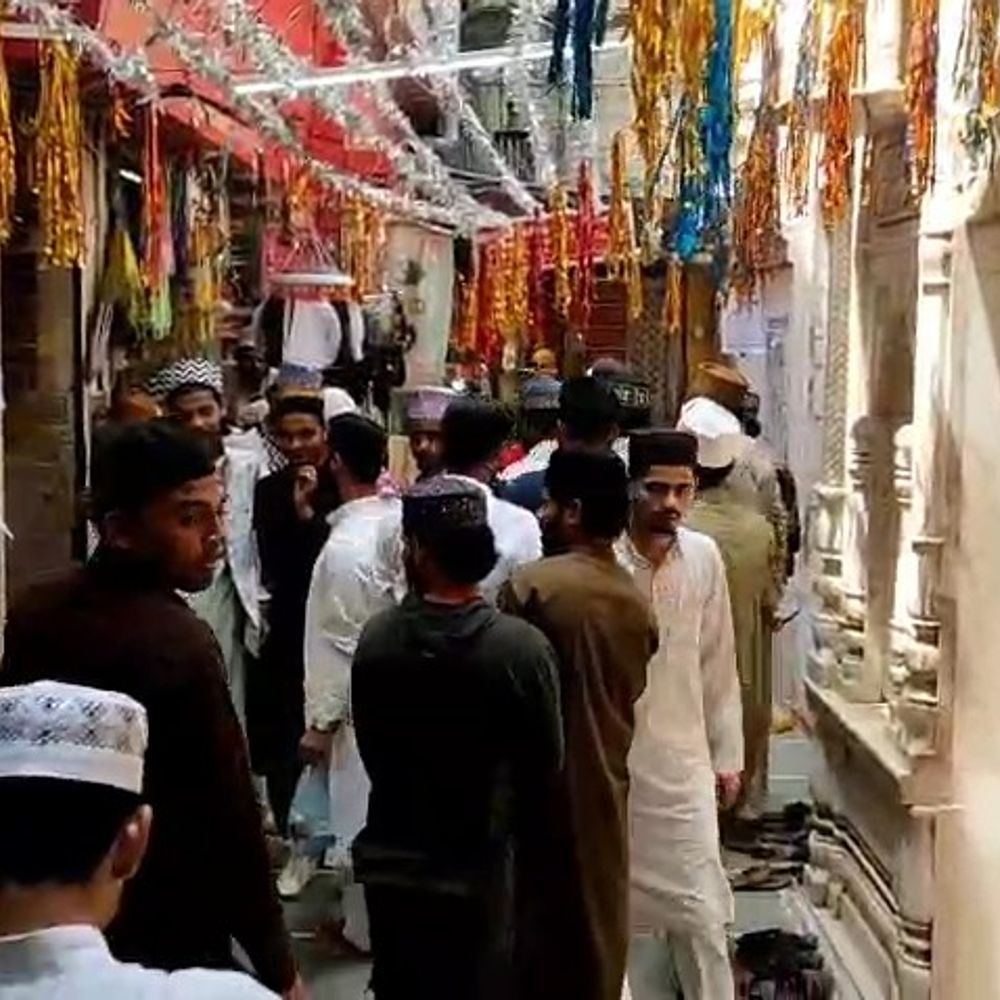 बरेली में उर्स-ए-ताजुश्शरिया शुरू:लाखों जायरीन की भीड़, प्रशासन के लिए कड़ी चुनौती