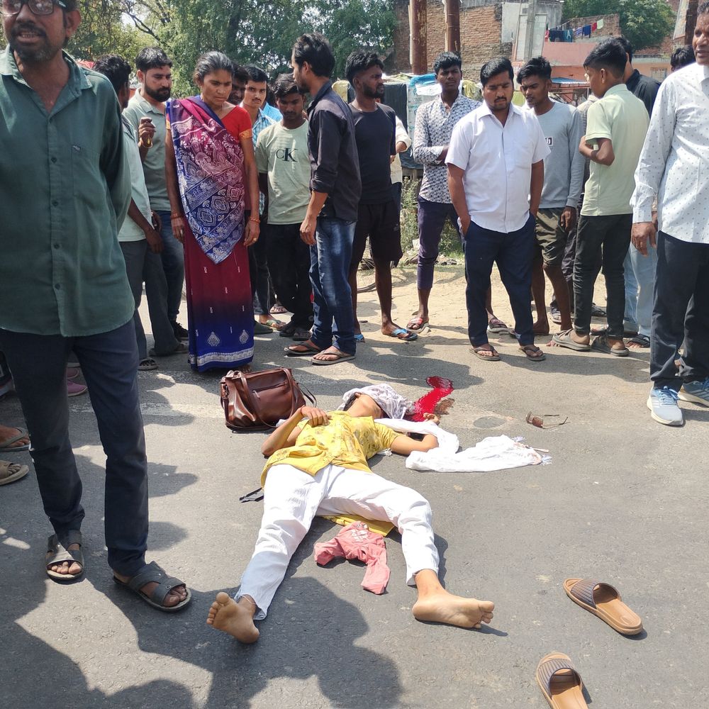 लखीमपुर सड़क हादसे में महिला सुपरवाइजर की मौत:गोला बाईपास रोड पर भूसौरिया चौराहे के पास ट्रैक्टर-ट्रॉली ने स्कूटी में मारी टक्कर