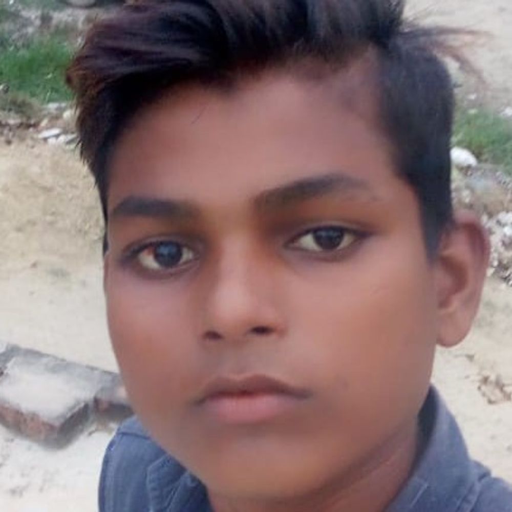 फतेहपुर में युवक का शव पेड़ पर लटका मिला:एक दिन पहले घर से दुकान के लिए निकला था, पुलिस जांच में जुटी