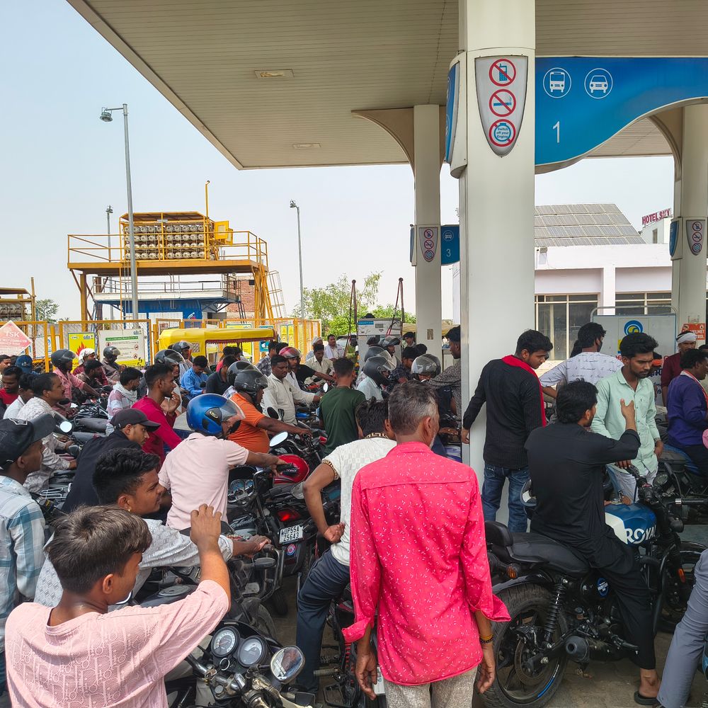 सिद्धार्थनगर में पेट्रोल-डीजल संकट गहराया:कांग्रेस ने जिला प्रशासन पर लगाए गंभीर आरोप, प्रशासन की लापरवाही