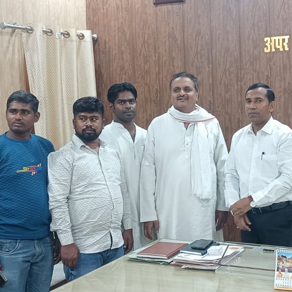 उन्नाव में किसान प्रतिनिधिमंडल ने डीएम से की मुलाकात:ट्रांस गंगा सिटी के मुद्दों पर उठाई मांगें, लो वोल्टेज की समस्या पर बिजली अफसरो की शिकायत