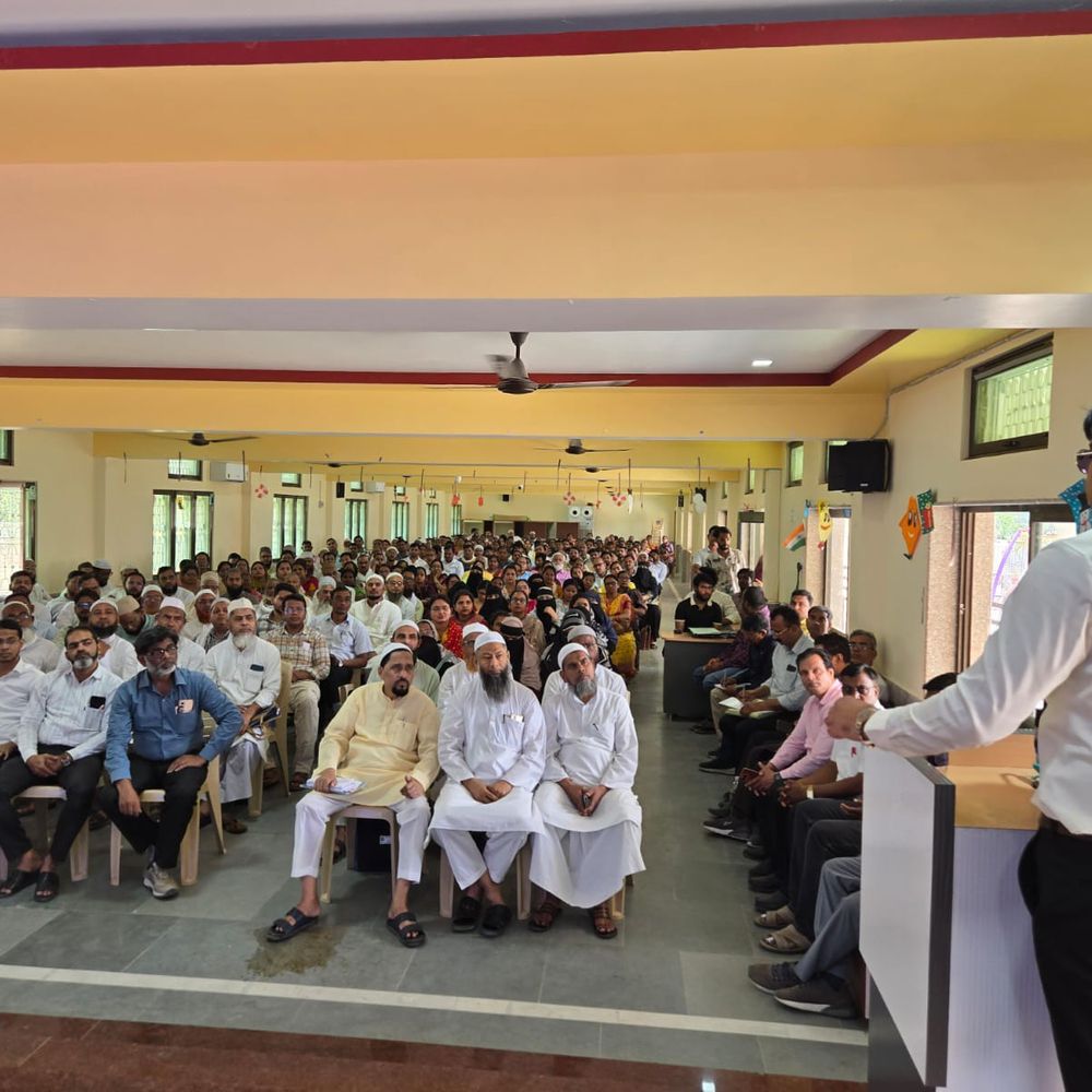 मऊ में जनगणना प्रशिक्षण का निरीक्षण:अपर जिलाधिकारी ने कर्मियों को निष्ठा से कार्य करने के निर्देश दिए