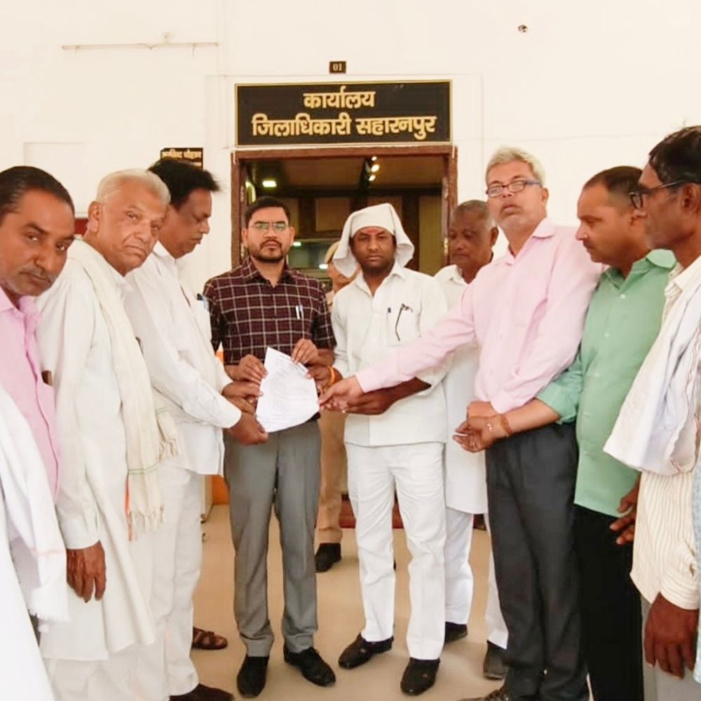 गाजीपुर घटना पर विश्वकर्मा समाज ने डीएम को सौंपा ज्ञापन:नाबालिग से दुष्कर्म-हत्या, पूर्व मंत्री पर हमले के दोषियों पर कार्रवाई की मांग