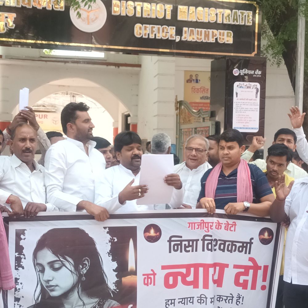 गाजीपुर दुष्कर्म-हत्या: विश्वकर्मा समाज ने सौंपा ज्ञापन:दोषियों की गिरफ्तारी, कड़ी कार्रवाई और मुआवजे की मांग