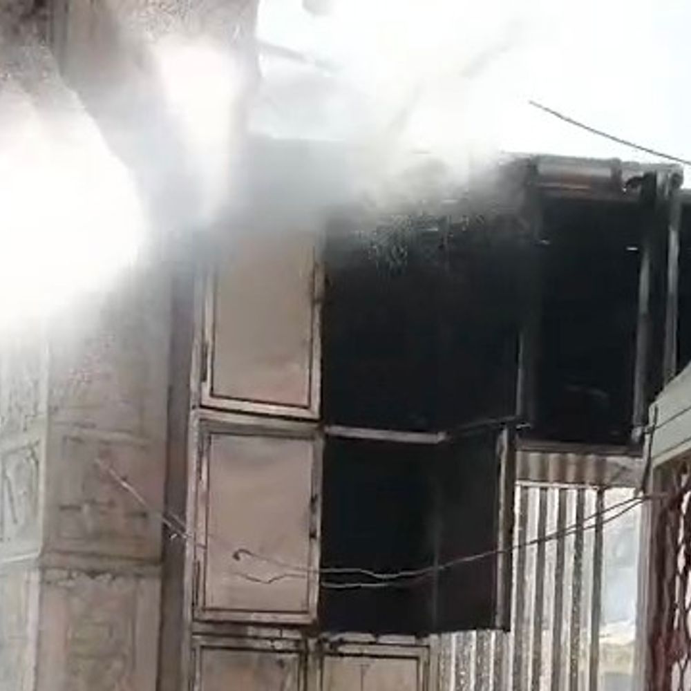 मुजफ्फरनगर के शिव चौक मंदिर में आग:मूर्ति के पीछे बॉक्स में लगी, दमकल ने तुरंत काबू पाया