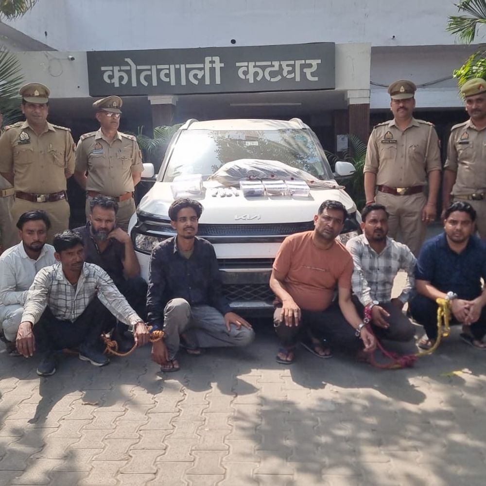 कटघर पुलिस की बड़ी कार्रवाई:डकैती की साजिश रच रहे 7 बदमाश हथियारों सहित गिरफ्तार