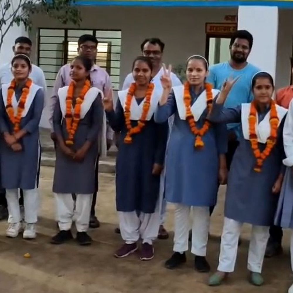 बोर्ड परीक्षा में ग्रामीण क्षेत्र की बालिकाओं ने फहराया परचम:हाईस्कूल की टॉप 10 में 12 बालिकाओं के नाम, इंटर में टॉप 10 छात्र-छात्राएं रहीं बराबर