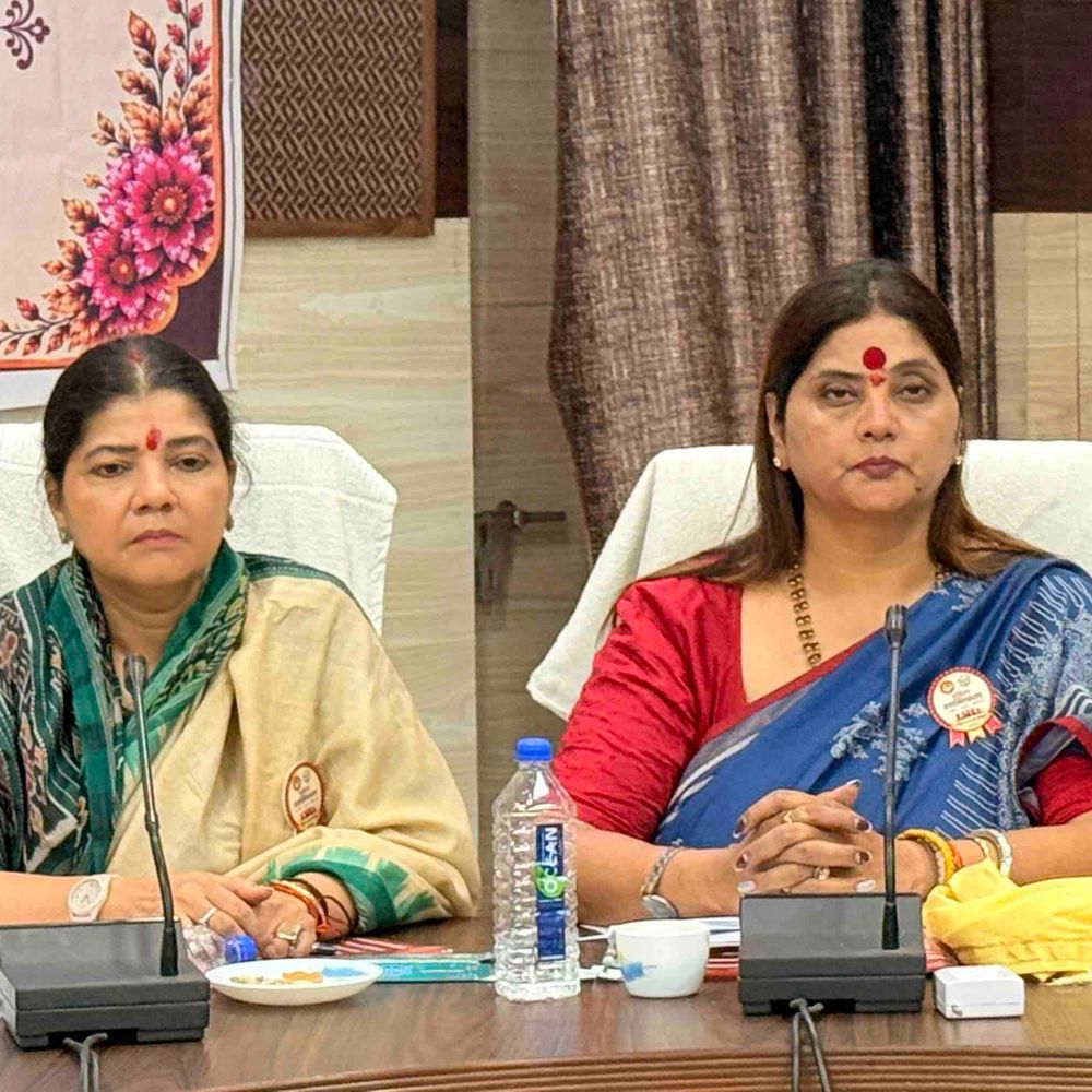 गोरखपुर में महिला आयोग की हुई समीक्षा बैठक:सुरक्षा-सशक्तिकरण पर रहा फोकस, AI और मानव तस्करी पर हुई चर्चा