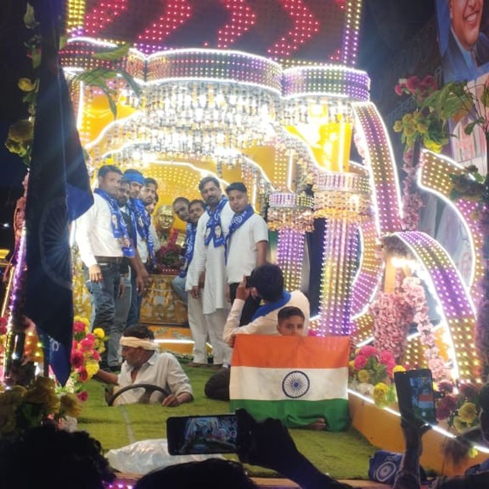 टूंडला में निकली डॉ. आंबेडकर शोभायात्रा:डेढ़ दर्जन झांकियां आकर्षण का केंद्र, जगह-जगह पुष्पवर्षा से हुआ स्वागत