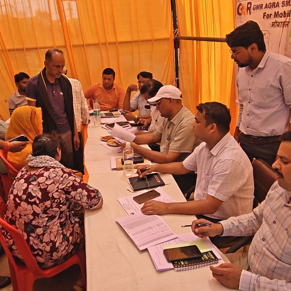 फिरोजाबाद में स्मार्ट मीटर पर जागरूकता अभियान:विरोध के बीच बिजली विभाग ने उपभोक्ताओं को उपयोग और लाभ बताए