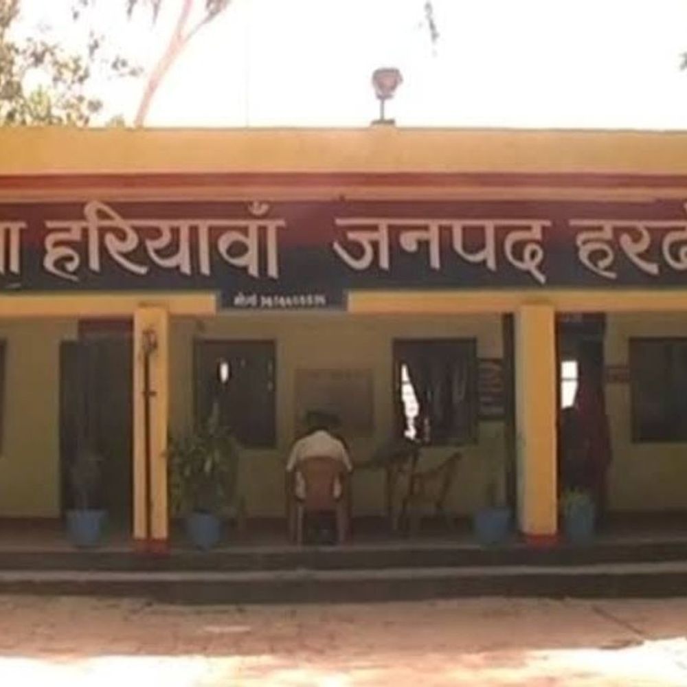 प्रेमी की शादी तय, विवाहिता ने थाने में शिकायत की:हरदोई में शादी का झांसा देकर संबंध बनाने का आरोप