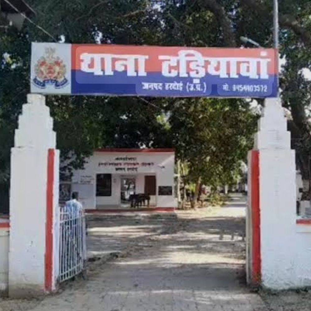 बेटे के मुंडन के अगले दिन मजदूर ने दी जान:हरदोई में पेड़ से लटका मिला शव, पुलिस को आत्महत्या की आशंका