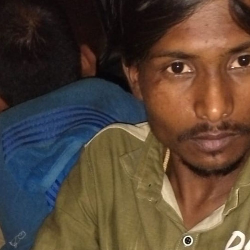 मऊ के चकेश्वर गांव में युवक को गोली मारी:पुलिस ने दो संदिग्ध को हिरासत में लिया, घायल जिला अस्पताल रेफर