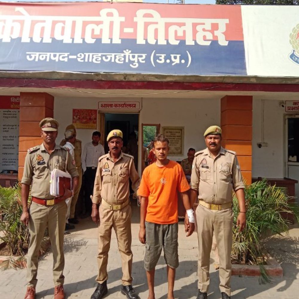 पिता ने की थी आत्महत्या: बेटा गिरफ्तार, बहू की तलाश:25 साल पहले गोद लिया था, विवाद के बाद जहर खाकर थाने में शिकायत करने गए थे