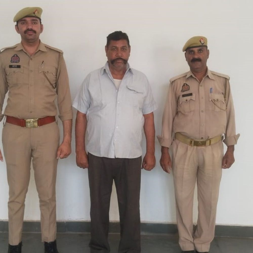 फिरोजाबाद में 42 साल से फरार वारंटी गिरफ्तार:बेटों को भी नहीं पता था पिता का आपराधिक अतीत