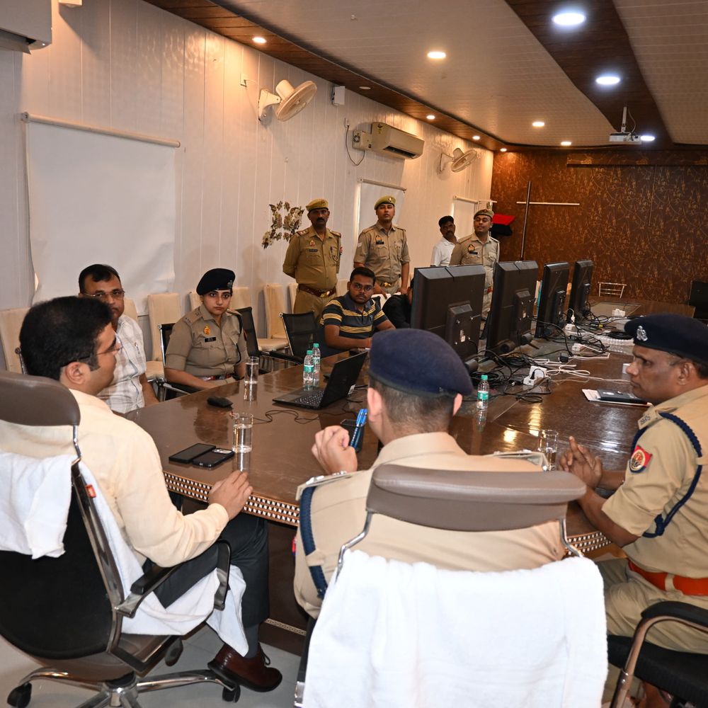 बांदा में होमगार्ड भर्ती परीक्षा की तैयारी:डीएम-एसपी ने केंद्रों का किया निरीक्षण, प्रशासन अलर्ट