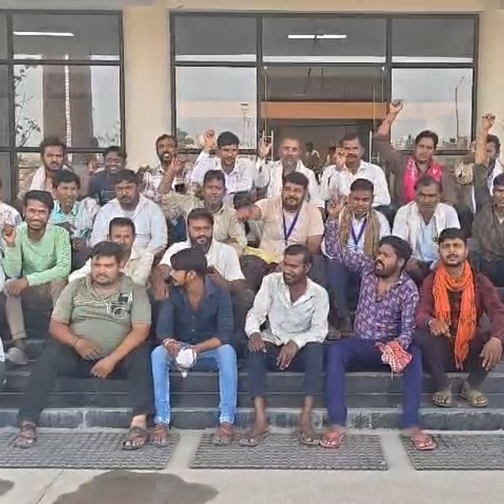 ई-रिक्शा चालकों से अवैध वसूली का आरोप:नगर निगम के खिलाफ चालकों ने सौंपा ज्ञापन