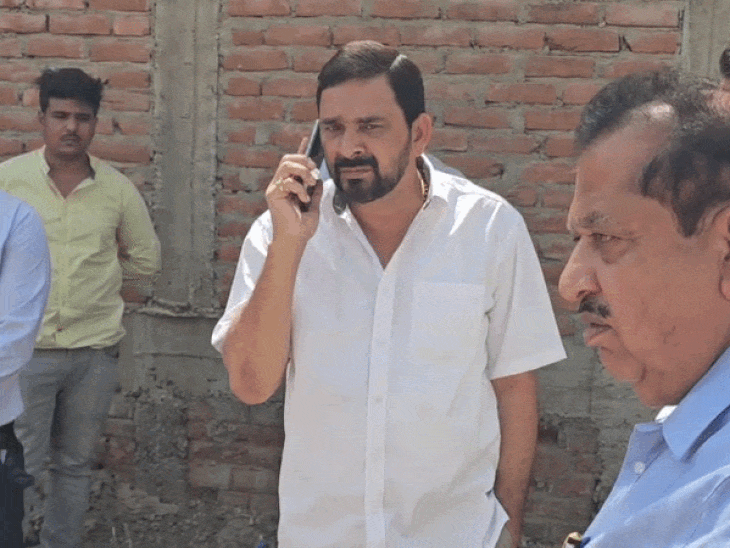 महापौर बोले- आ जाओ तुमको उसी नाली में घुसेड़ दें:निगमकर्मी पर भड़के, भाजपा बोली- SC समुदाय का अपमान, पहली बार एसी चेंबर से निकले