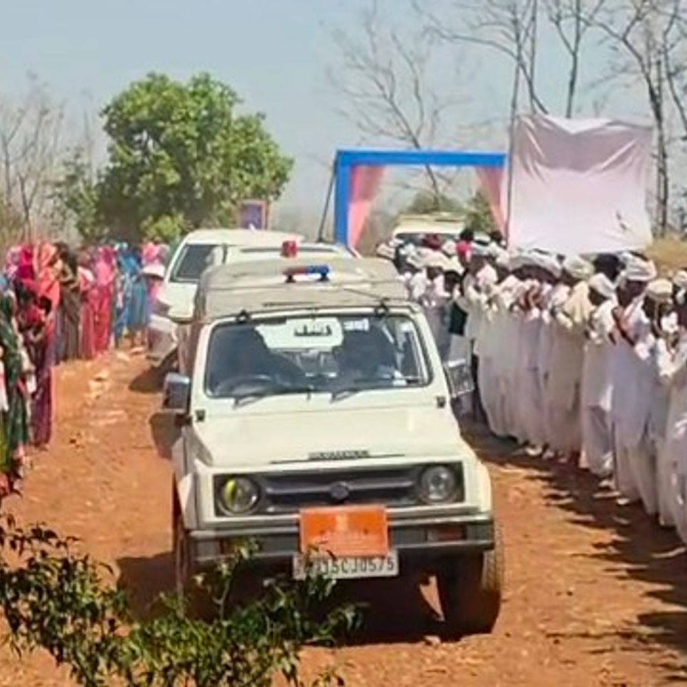 लाल बत्ती लगी 2 गाड़ियां जब्त, 6 लोग डिटेन:  डूंगरपुर में ‘ऐस भारत सरकार’ संगठन पर पुलिस कार्रवाई, ग्रामीणों को गुमराह करने का आरोप – Dungarpur News