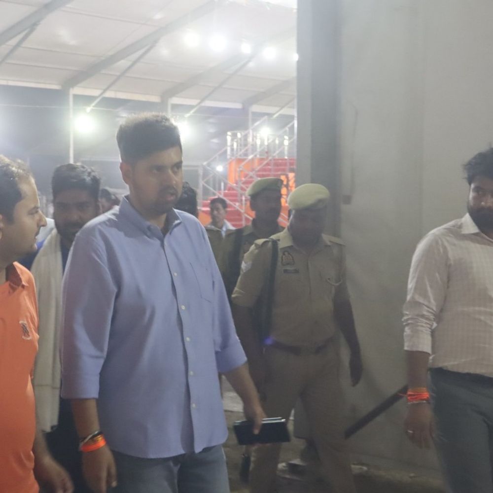 अंतिम चरण में गंगा एक्सप्रेस-वे लोकार्पण की तैयारी:आयुक्त-आईजी ने की समीक्षा, समयबद्ध कार्य पूर्ण करने के निर्देश