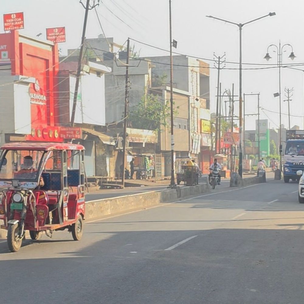 संभल में 42 डिग्री तापमान पहुंचा, AQI 176 दर्ज:अस्पतालों में मरीजों की भीड़ बढ़ी, किसानों की फसलें खराब हुईं