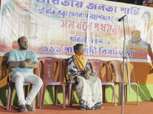 बंगाल चुनाव में क्या आरजी कर रेप-मर्डर केस भूले लोग:पीड़ित की मां की सभा में कुर्सियां खाली, महिलाएं बोलीं-TMC वाले देख लेंगे