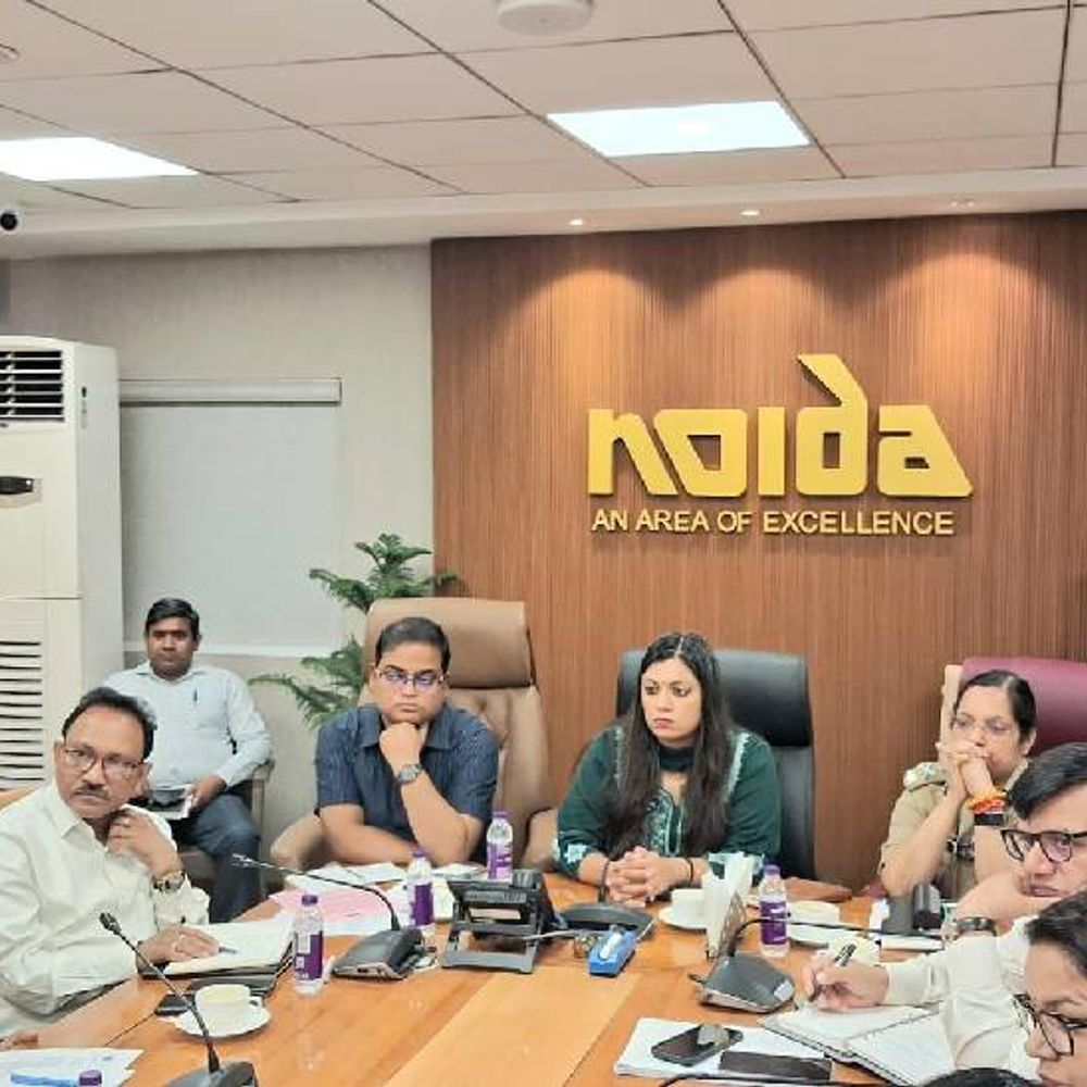 नोएडा में 4 हजार श्रमिकों के लिए बनेंगे हॉस्टल:दो को प्राधिकरण और दो ज्वांट वेंचर में बनेंगे, 1-1 एकड़ के भूखंड चिन्हित