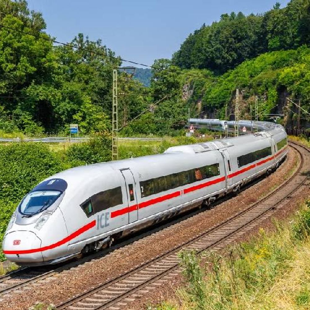 हाईस्पीड ट्रेन के एलाइनमेंट का तैयार हो रहा ब्लू प्रिंट:नोएडा में एयरपोर्ट कनेक्टिविटी के साथ दो स्टेशन, ट्रैक के आसपास गैस, सीवर-पानी लाइन का सर्वे