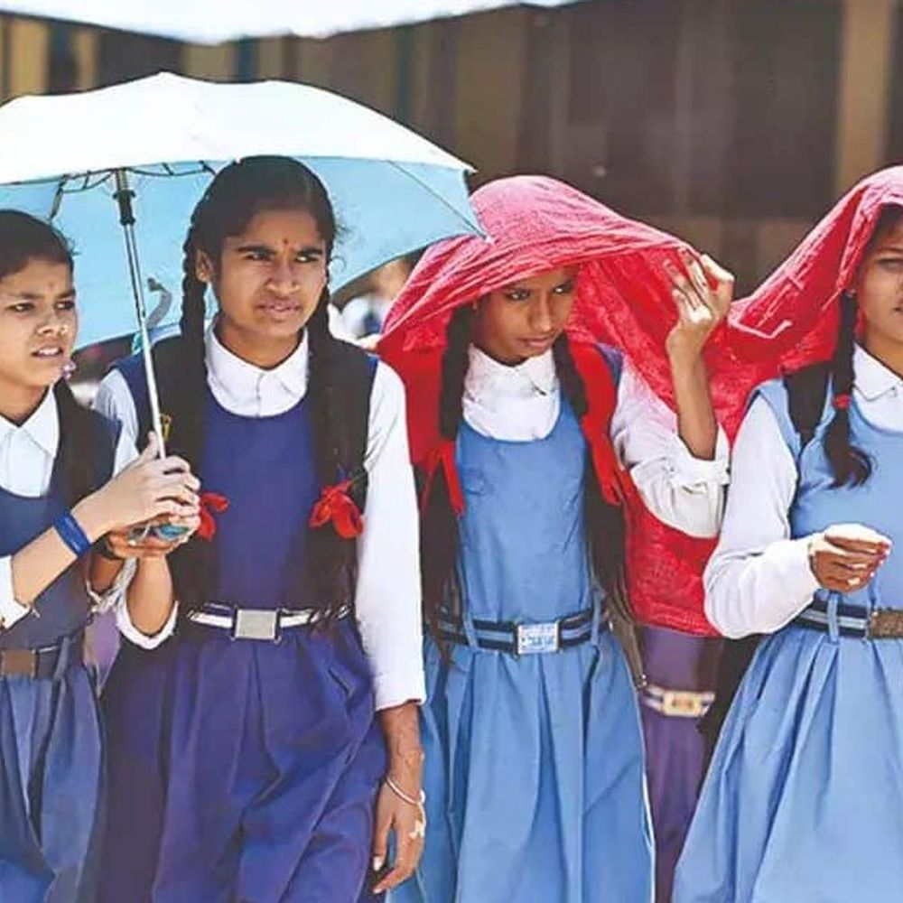 मेरठ में नर्सरी से 8वीं तक स्कूलों का समय बदला:सुबह 7:30 से दोपहर 12:30 तक ही लगेंगी कक्षाएं, अभिभावकों को सावधानी बरतने की अपील