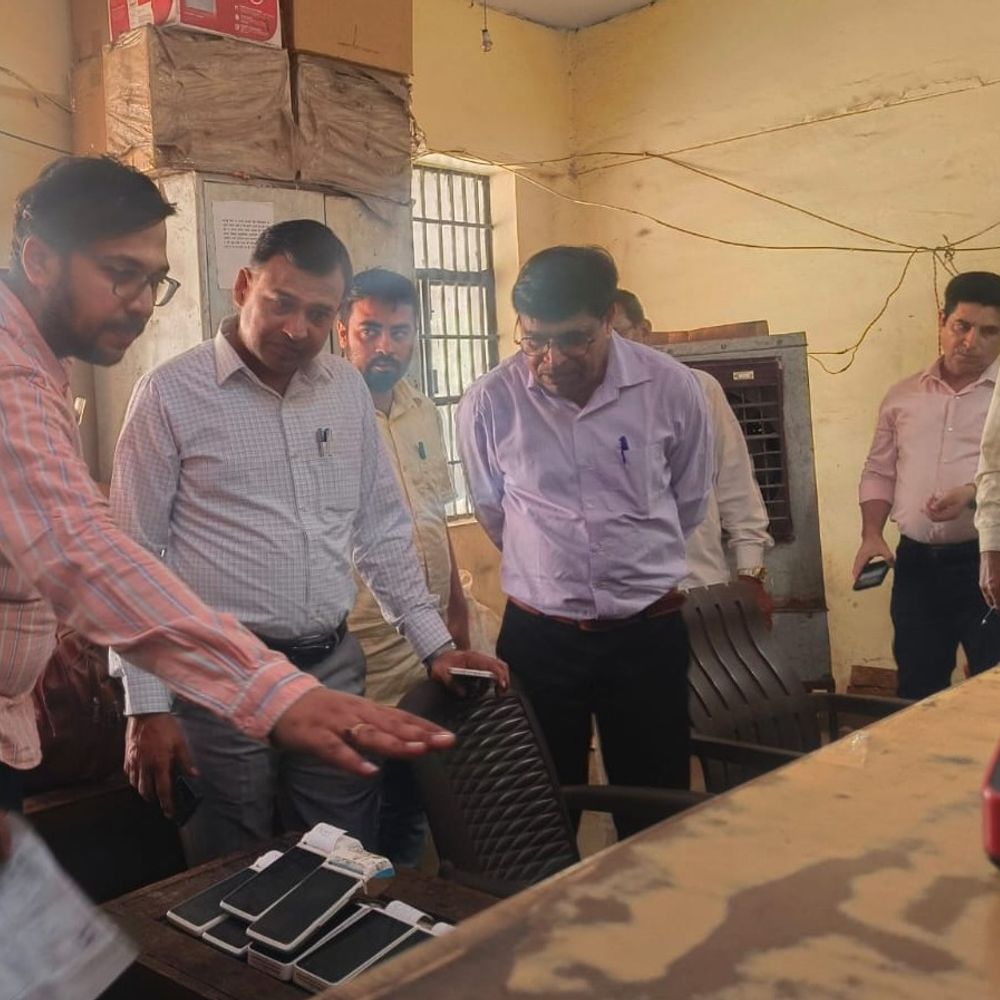 हरदोई में पीएम कार्यक्रम के लिए 2900 बसें लगाईं:अपर निदेशक ने हरदोई डिपो में तैयारियों का जायजा लिया