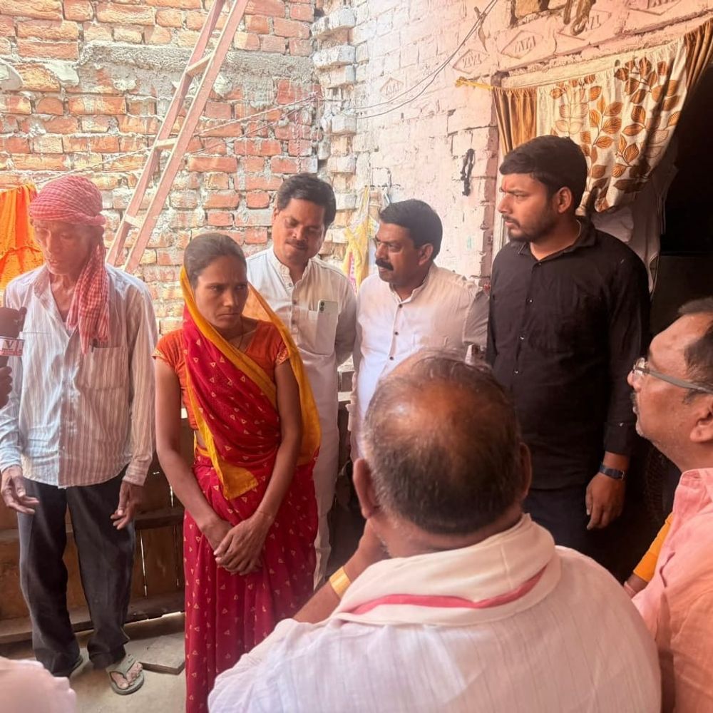 गाजीपुर में किशोरी की मौत मामले में गरमाई सियासत:राहुल गांधी बोले- दलित, पिछड़े और गरीब ही निशाने पर क्यों, FIR के लिए भी भीख मांगते हैं परिजन