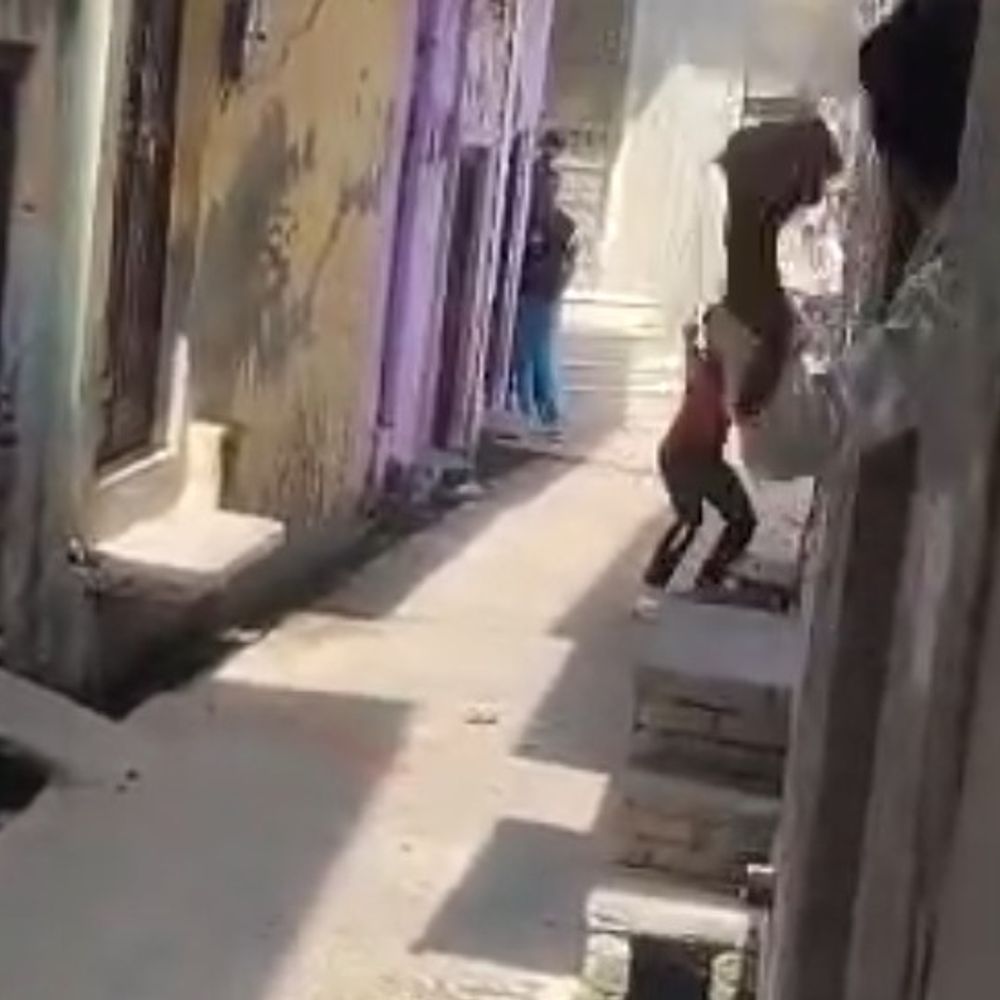 ककोड़ फायरिंग मामले में दो दरोगा निलंबित:दो पक्षों में मारपीट और फायरिंग हुई थी, वीडियो सामने आने पर कार्रवाई