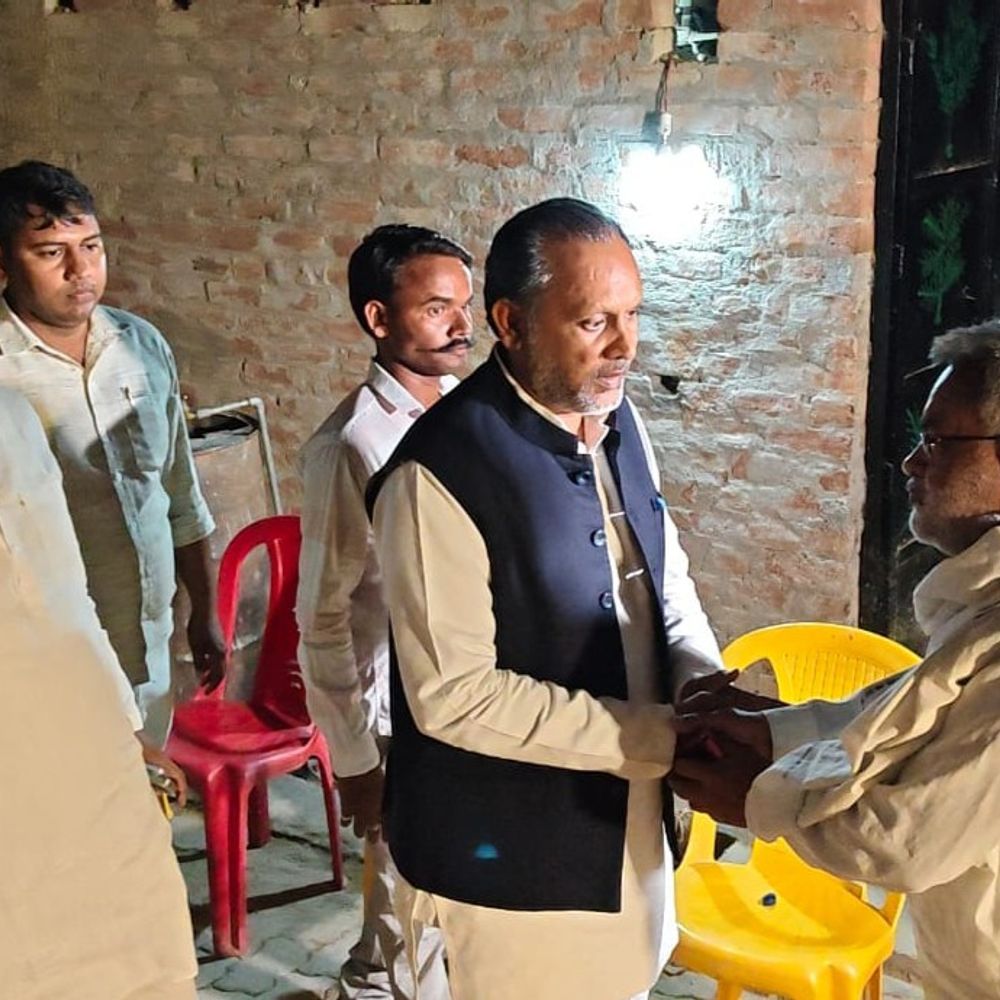 सपा एमएलसी मान सिंह यादव पीड़ित परिवार से मिले:परिजनों ने कहा- आश्वासन नहीं, इंसाफ चाहिए