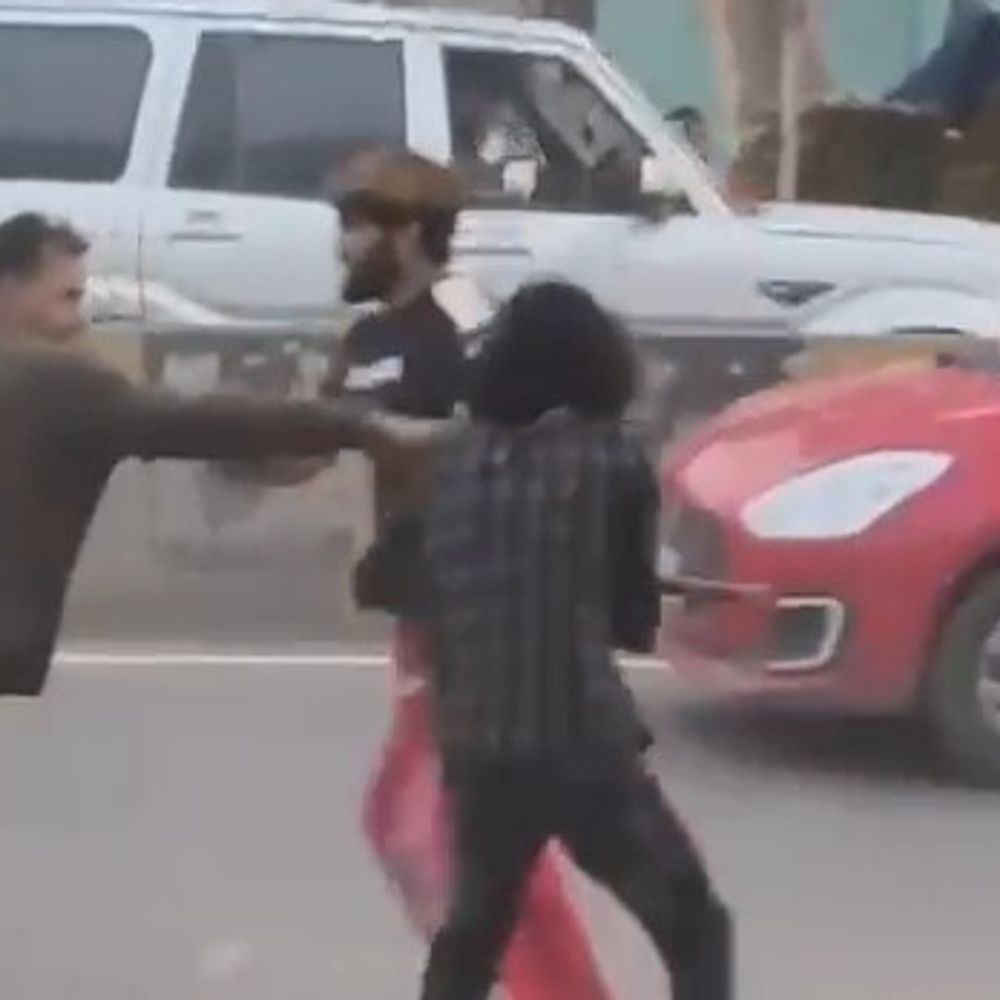 ग्रेटर नोएडा में वर्कशॉप संचालक से मारपीट:गाड़ी का AC ठीक न करने पर हमला, चार घायल, वीडियो वायरल