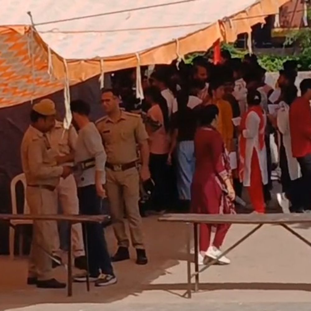 उत्तर प्रदेश होमगार्ड भर्ती परीक्षा शुरू:कासगंज में 9 केंद्रों पर 19 हजार से अधिक अभ्यर्थी देंगे परीक्षा