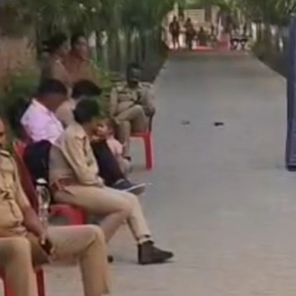 अंबेडकरनगर में होमगार्ड परीक्षा शुरू:9 केंद्रों पर कड़ी सुरक्षा, 21 हजार से अधिक अभ्यर्थी शामिल