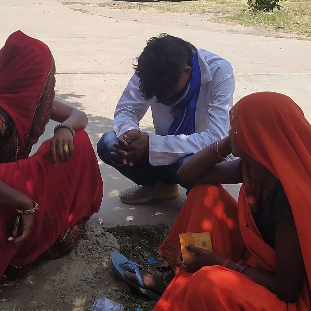 हरदोई में सड़क हादसे में वृद्धा की मौत:बेटी की ससुराल जा रही थी, कन्हारी गांव में ई-रिक्शे से उतरते ही बाइक सवार ने मारी टक्कर