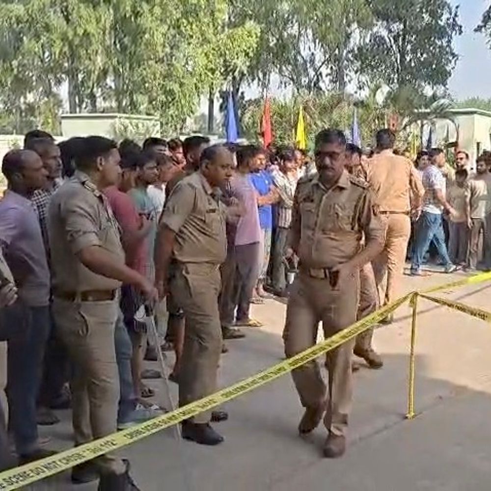 मुजफ्फरनगर में स्कूल चौकीदार की गला रेतकर हत्या:एग्जिट पॉइंट पर खून के निशान मिले, सीसीटीवी खंगाल रही पुलिस