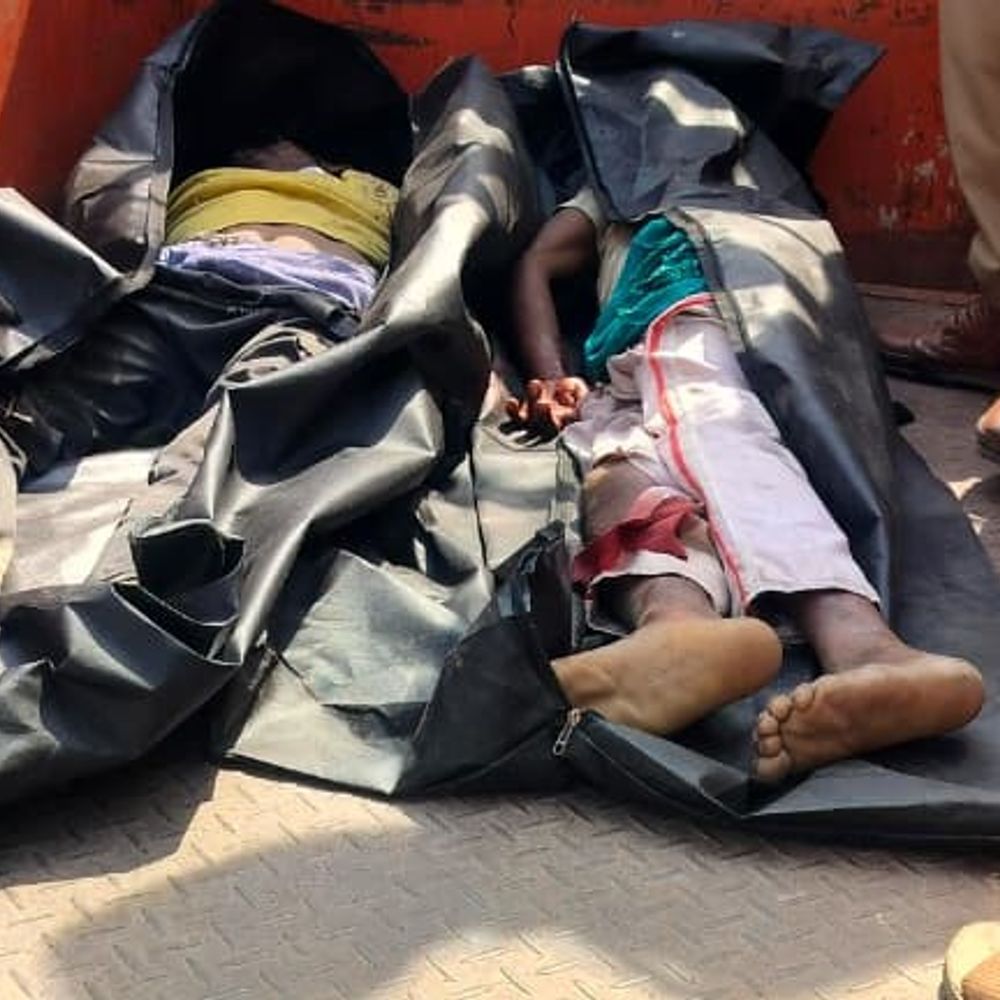 गैस सिलेंडर लेने जा रहे मासूम समेत 3 की मौत:बहराइच में तेज रफ्तार वाहन ने पीछे से ई-रिक्शा को मारी टक्कर, महिला गंभीर घायल