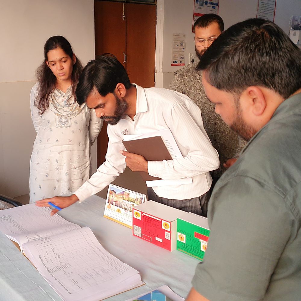 श्रावस्ती डीएम ने भंगहा सीएचसी का औचक निरीक्षण किया:मरीजों से फोन पर फीडबैक लिया, बोले- लापरवाही मिली तो होगी कार्रवाई