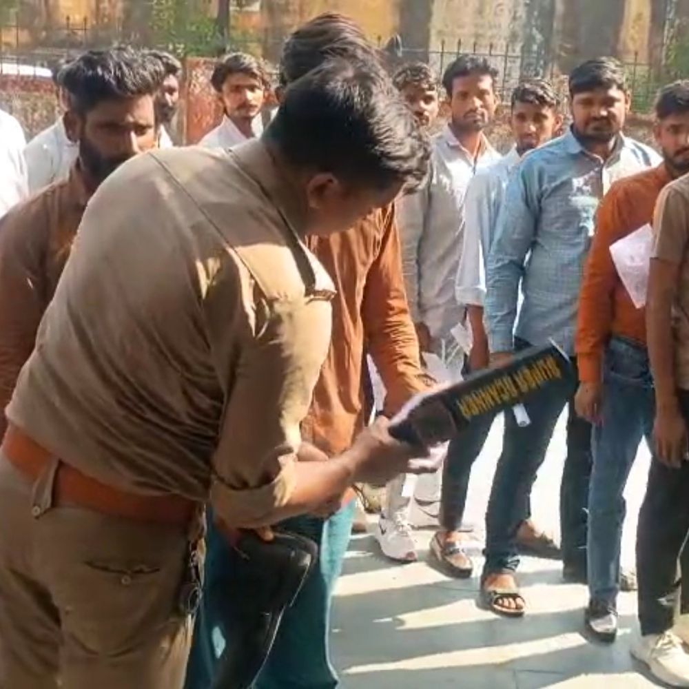 यूपी होमगार्ड भर्ती परीक्षा शुरू:बिजनौर में 13 केंद्रों पर 27 अप्रैल तक होगी परीक्षा, सुरक्षा के पुख्ता इंतजाम